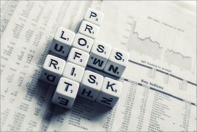 Η διαχείριση χαρτοφυλακίου αναφέρεται στην εφαρμογή ενός συνόλου επενδυτικών πολιτικών και κανόνων, με βραχυπρόθεσμο στόχο την ελαχιστοποίηση των απώλειών και μακροπρόθεσμο στόχο την μεγιστοποίηση του κέρδους.