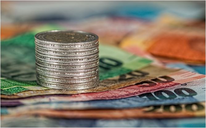 Η χρηματιστηριακή αξία μια εταιρείας (ή αλλιώς κεφαλοποίηση) υπολογίζεται ως το γινόμενο του συνολικού αριθμού των μετοχών μιας εταιρείας επί της τρέχουσας χρηματιστηριακής της τιμής... Η χρηματιστηριακή αξία μια εταιρείας (ή αλλιώς κεφαλοποίηση) υπολογίζεται ως το γινόμενο του συνολικού αριθμού των μετοχών μιας εταιρείας επί της τρέχουσας χρηματιστηριακής της τιμής...